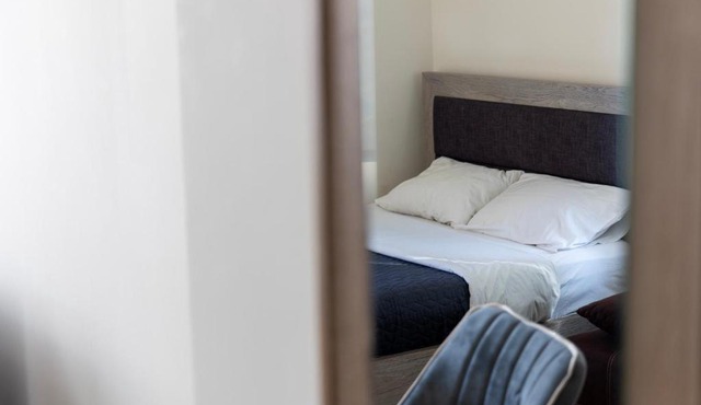 Elia mini suite 8