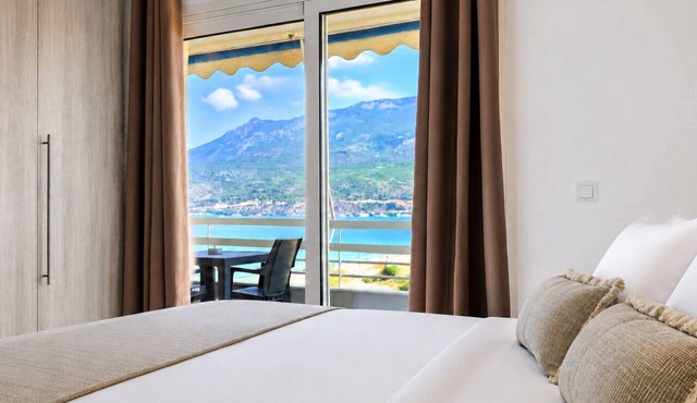 ESPERIDES PEARL LUXURY SEAVIEW APARTMENT BY DM HOSPITALITY