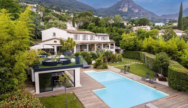 Exceptional villa with a 15-meter pool, spa, ocean views, and absolute tranquility in Vence