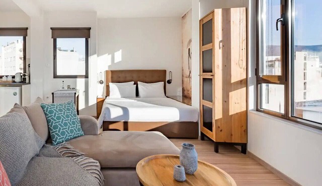 Explore Nightlife Near an Apartment With an Acropolis View