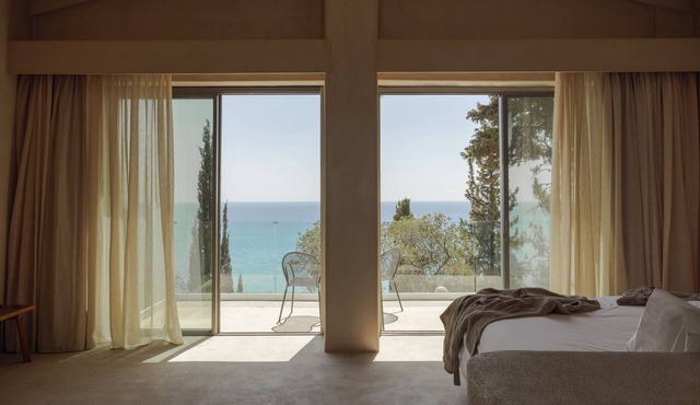 F ZEEN KEFALONIA - Adults Only