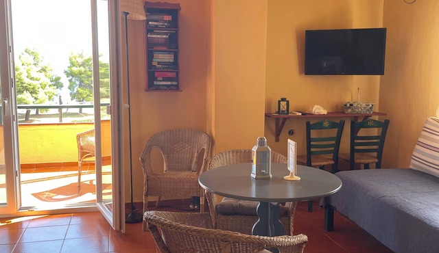 Family apartment with sea view, only 3 min away from private beach