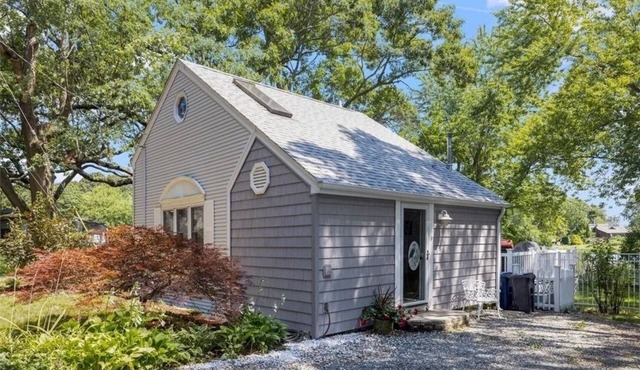 Freshly renovated waterfront retreat in Warwick Cove! This cozy 1-bedroom features a loft-style king bed, queen sleeper sofa, spacious deck, fenced yard, and open backyard leading to the water - perfect for a relaxing coastal escape. in Warwick