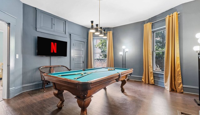 Fun Spacious 5 Bdrm Estate w/Theater, Billiard Parlor, Speakeasy Bar & Poker Rm in Frankfort