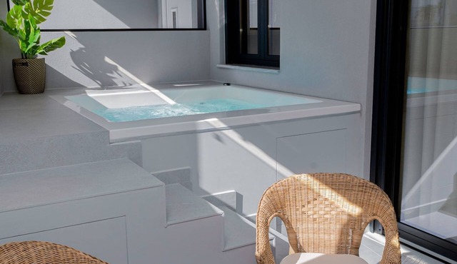 G & B Urban Spa by cretanhouses in Iraklio