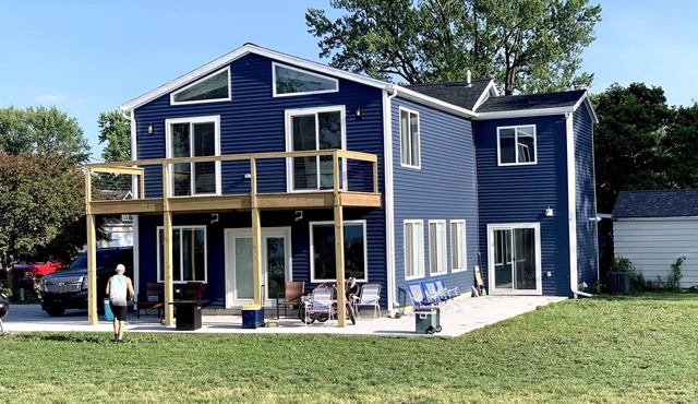 Getaway On The Bay! Stunning views on Lake Erie, 4 bed- 4 bath. in Oregon