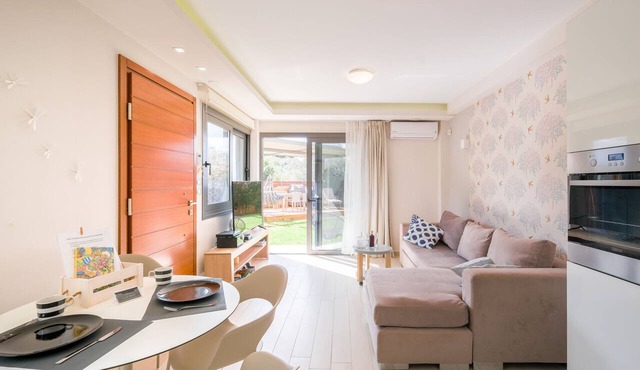Glaros Casa - Garden near Beach w. Parking & EV