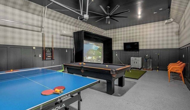 Golf Simulator | Hot Tub | Game Room | Pool Table in Lexington