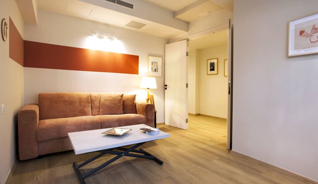 Gracious-Accessible Apt in Ideal Location