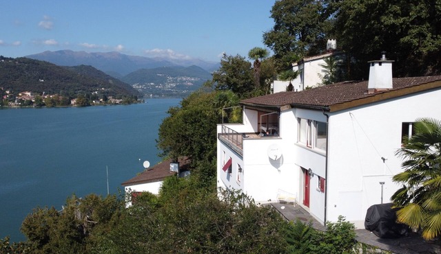 Great lake view: vacation home with lake view in Morcote