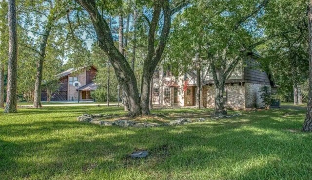 Guest Apt with ATTACHED Bath and PRIVATE Entrance RUSTIC Nonsmoking SUITE in Spring