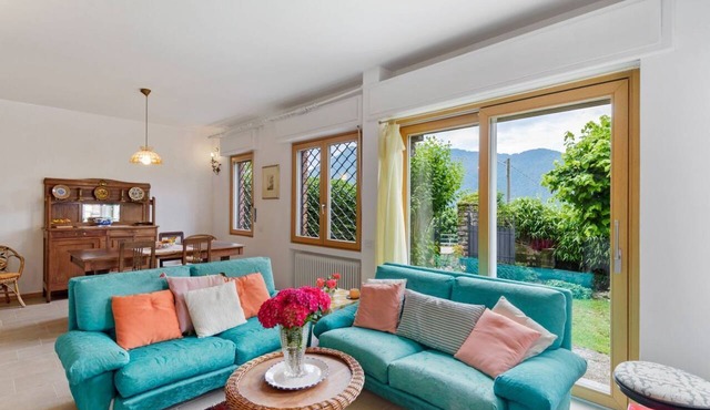 GuestHost - Charming and bright flat for 5 people in Cernobbio, in the hamlet of Rovenna, on the way up to mount Bisbino.The apartment, furnished with vintage and modern furniture, comes with private parking and enjoyable outdoor spaces, like the pergola in Cernobbio