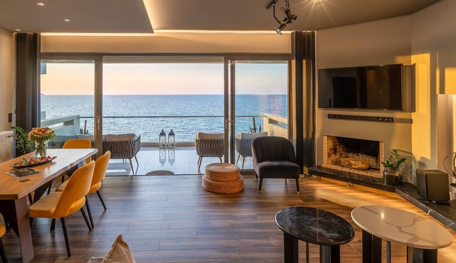 "H.G. Luxury Suite" with breathtaking sea view!