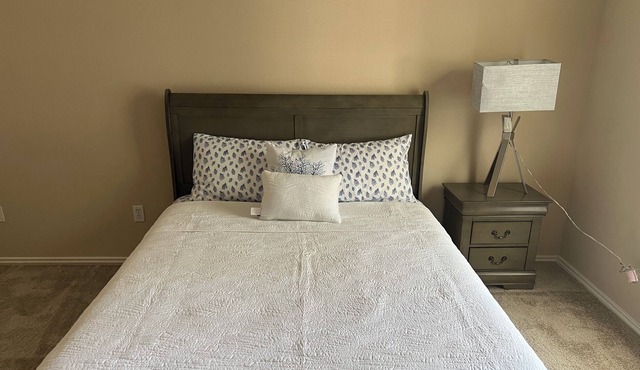 Home away from home. Suitable for families close to city center, parks & more in Sugar Land