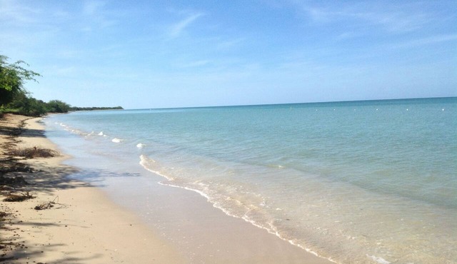 Horizonte Profundo Rustic Retreat Near Combate Beach, sleeps 8 in Combate