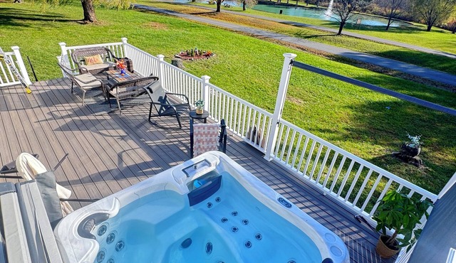 Hot Tub with Pond-front & Outdoor Fire Place Upstate -Catskills in Athens