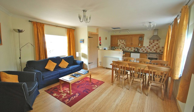 Hydrangea Cottage, Detached 1750,s Stone Cottage, Fully Modernised in Taynuilt