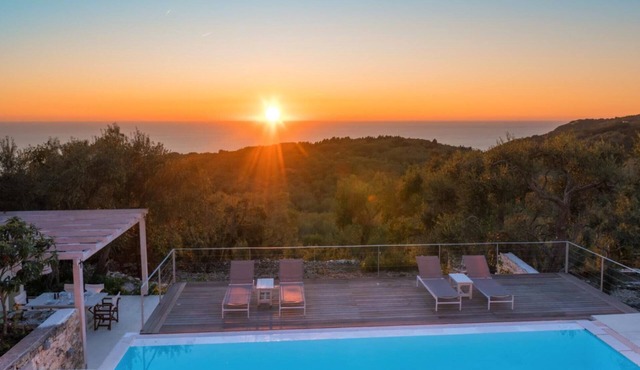 Kallista House - Stylish Villa with Sea Views & Summer Kitchen near Tavernas