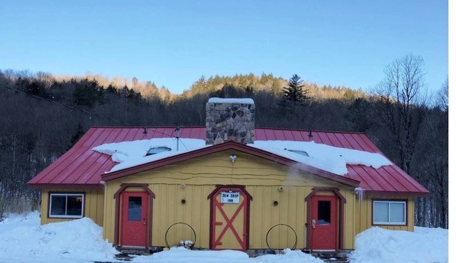 Killington, Left Side of Duplex ,Outside Hot Tub, Charming, Cozy, Clean in West Bridgewater