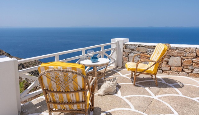 Kimolos Apartment – Pet-Friendly with Sea View