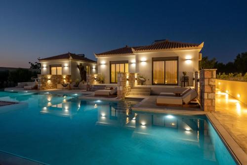 Koroni Poolside Suites