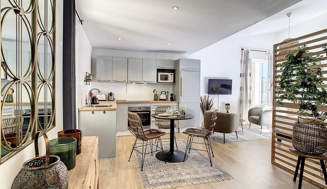 LA PAPILLON ST TROPEZ LUXURY STUDIO IN THE HEART OF THE VILLAGE in Saint-Tropez