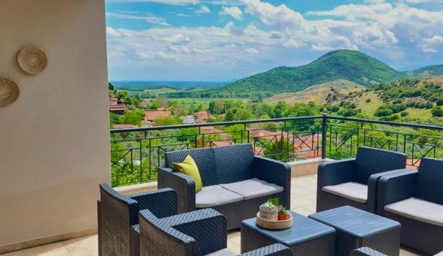 "LaGo Village House" Family & Group Retreat near Meteora