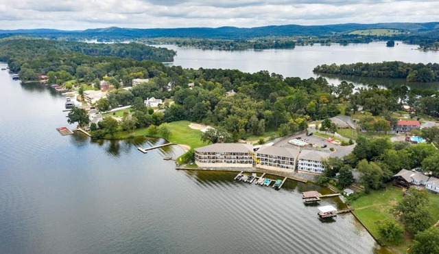 Lake Hamilton Condo Beautiful View B2 in Hot Springs