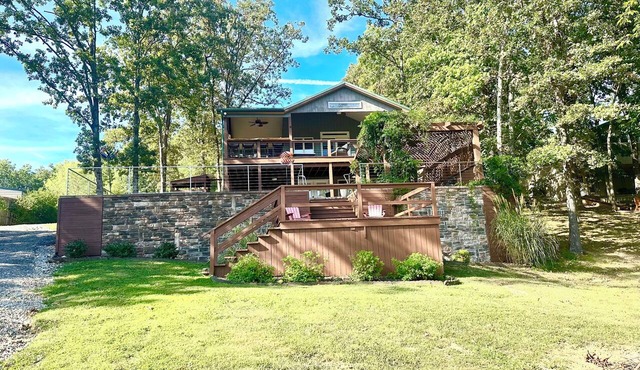 Lakefront, Private Beach, Hot tub, Kayaks, Paddle boards in Tunnel Hill