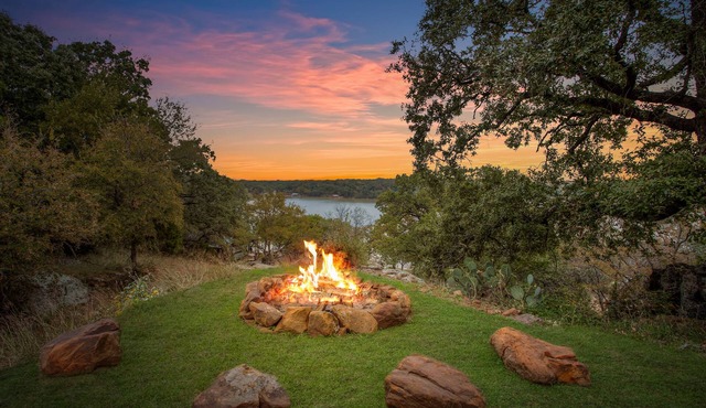 Lakeside Luxury Home with Dock, Home Office and Space for Groups in Gordon