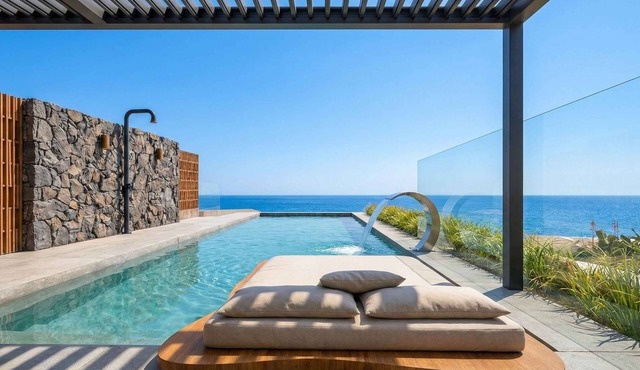 Lapis Nera Villa I - Beachfront & Free*Heated Pool