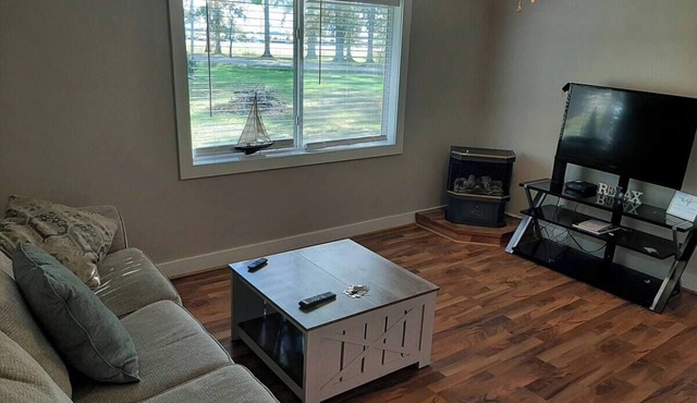 Large Back Deck Cottage with Spectacular Sunset Views of North Indian Lake in Lakeview