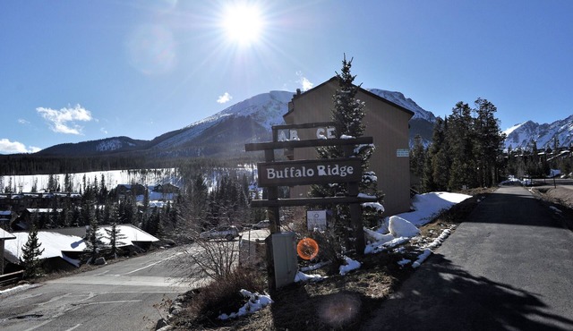 Large Three bedroom with Amazing Amenities Great Family Property Club House in Silverthorne