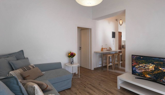 Leontiou22 1L · Athenian 2bdr apartment with sunny