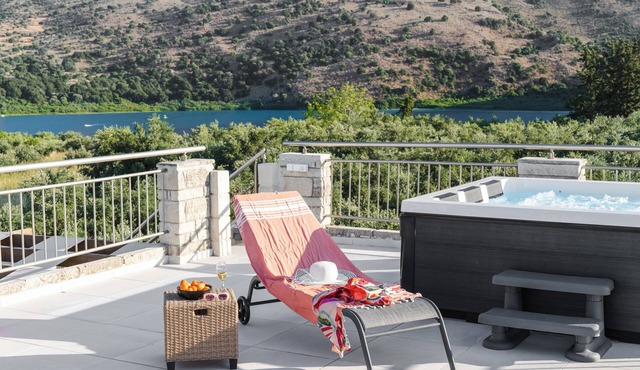 Lithus Retreat with Jacuzzi & 360° Views