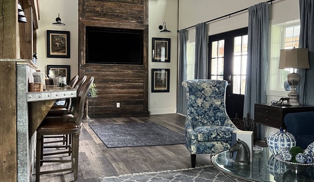 Loft above Beautiful Horse Barn on Bourbon Trail in Georgetown