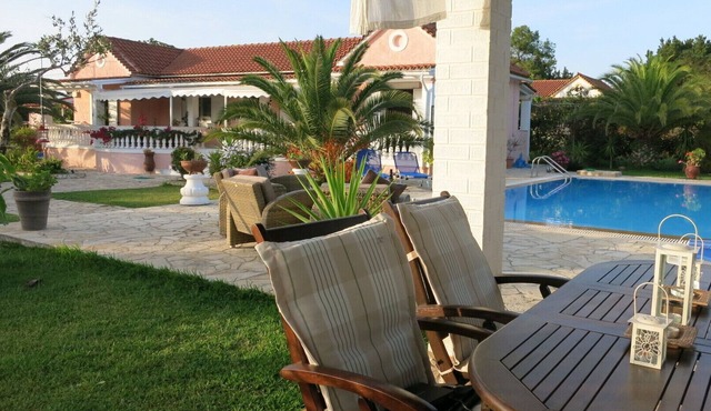 Lovely Villa With Great Pool & Gardens, Sea Views And 800 M To Great Sandy Beach