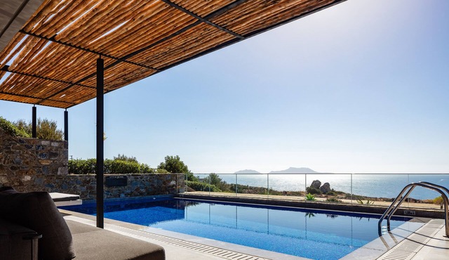 Luxe Coastal Escape with Sea Views - Private Heated Pool, Close to Agios Pavlos Beach!