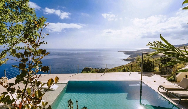 Luxuriöse "Villa Spyros" mit Meerblick by Interhome