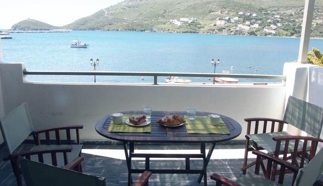 LUXURY APARTMENT ON THE SEA