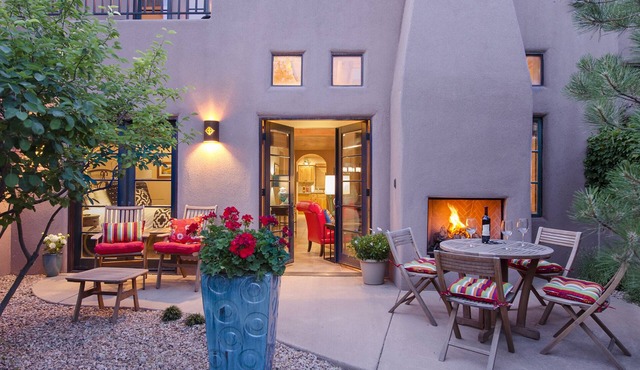 Luxury in "THE HEART OF" Santa Fe! 3 Bed/3 Bath Townhouse 3 block walk to Plaza in Santa Fe