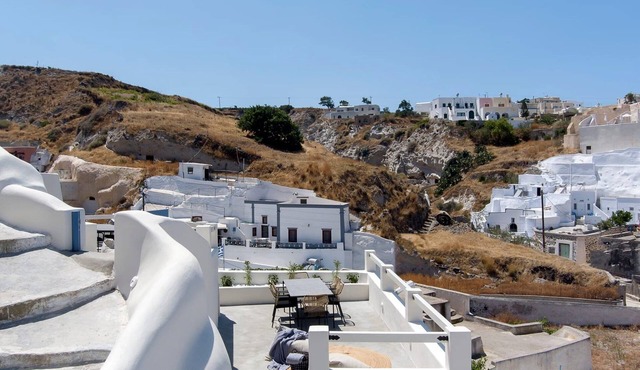 Magnificent Santorini Suite | Hemera Suite | Private Hot Tub | Spacious.