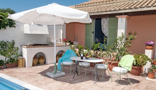 Maistro Cottage with Private Pool and Sea Views