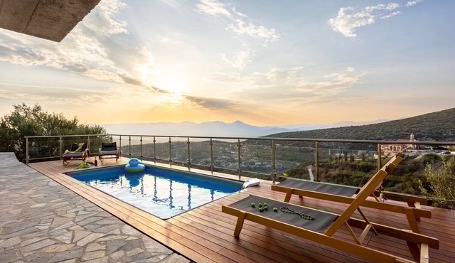 Martinia Pool Escape - Tragos Panoramic Views