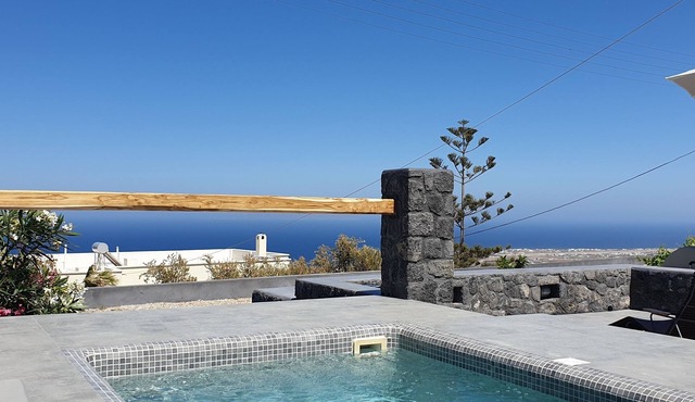 Maya luxury house & suite with two outdoor warm tubs at Imerovigli-Santorini