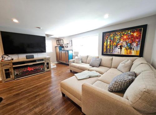 Middletown Modern Townhouse w/Private Fenced Yard - RIBryan Properties in Middletown