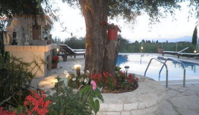 Mistral Cottage with Private Pool and Sea Views in North East of Corfu