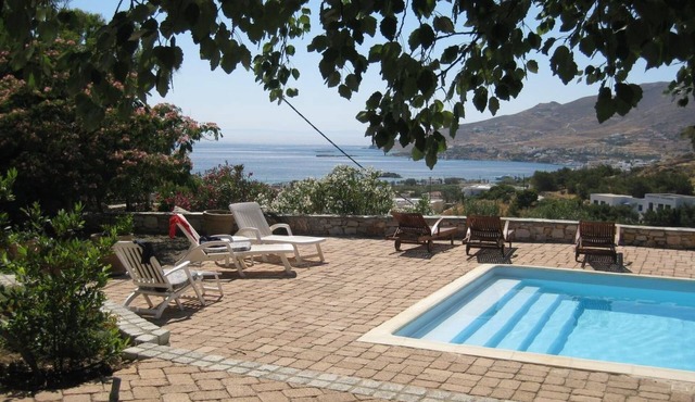 mit Privatpool für 8 Personen + 1 Kind ca. 80 m² in Posidonia, Kykladen (by Interhome
