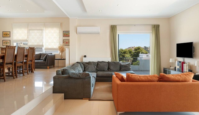 Modern apartment near Athens and the coast