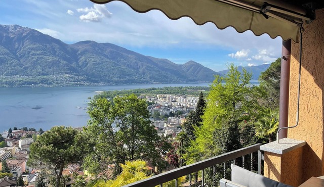 Modern Maisonette Gem with Stunning Lake Views – A Perfect Retreat for Allergy S in Orselina